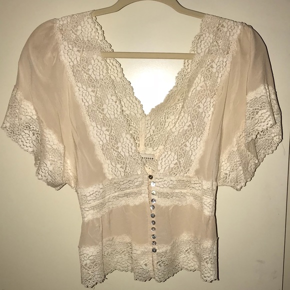 twentyone Tops - ⚪️TWENTYONE beige lace top. Size M